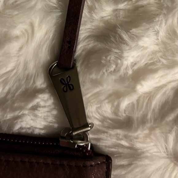 Hobo Burgundy Wine Vida Soft Leather Wristlet & Dust Bag - Picture 5 of 9